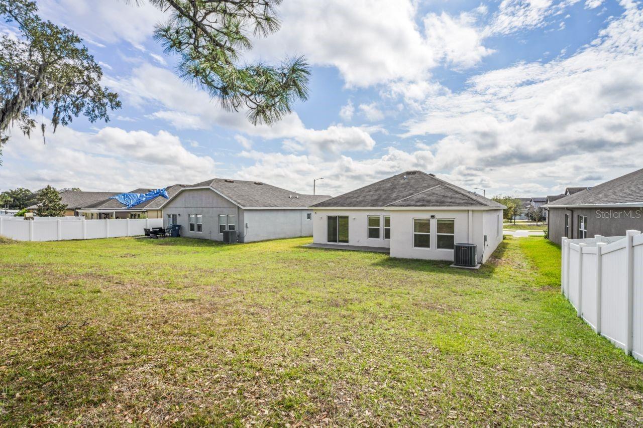 Image 37 of 61 For 571 Old Windsor Way