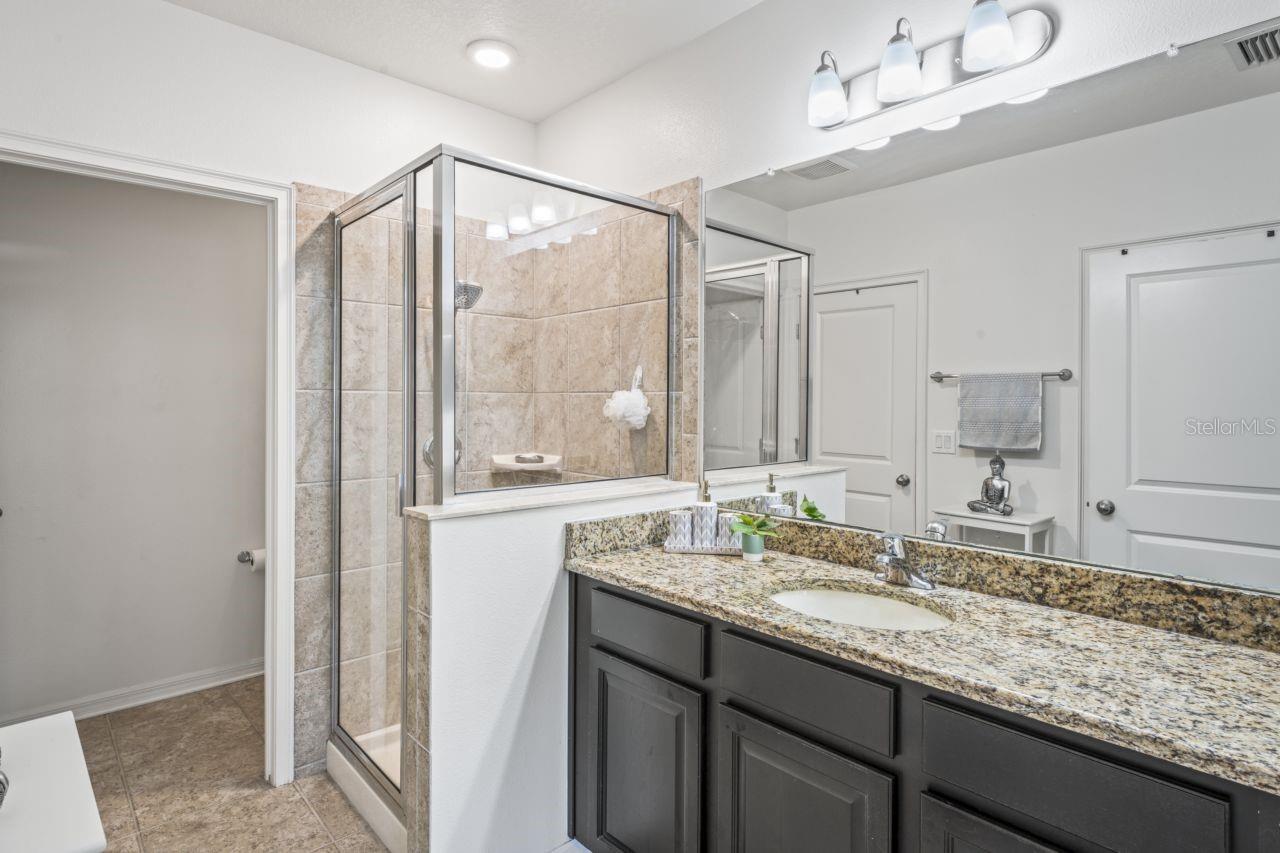 Image 7 of 61 For 571 Old Windsor Way