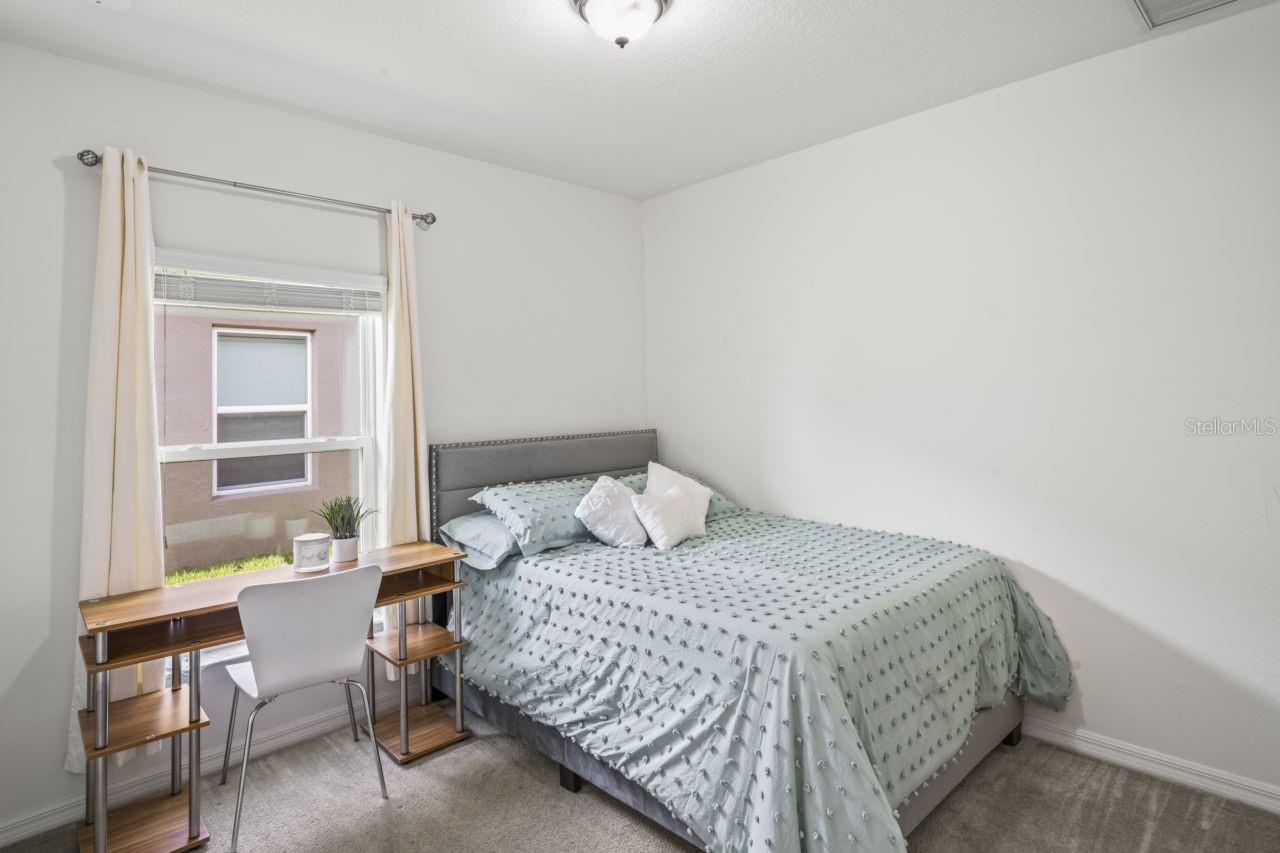 Image 9 of 61 For 571 Old Windsor Way