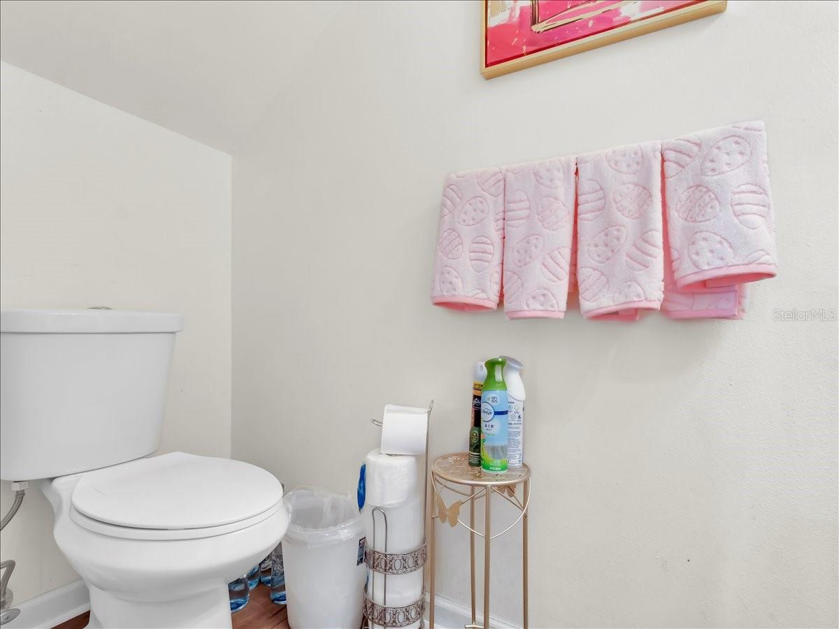 Listing photo id 8 for 7128 Waterside Drive 7128