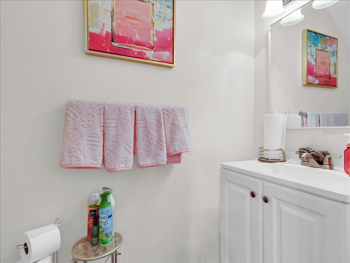 Listing photo id 9 for 7128 Waterside Drive 7128