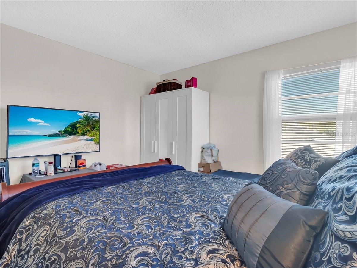 Listing photo id 14 for 7128 Waterside Drive 7128