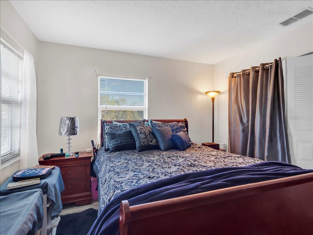 Listing photo id 15 for 7128 Waterside Drive 7128