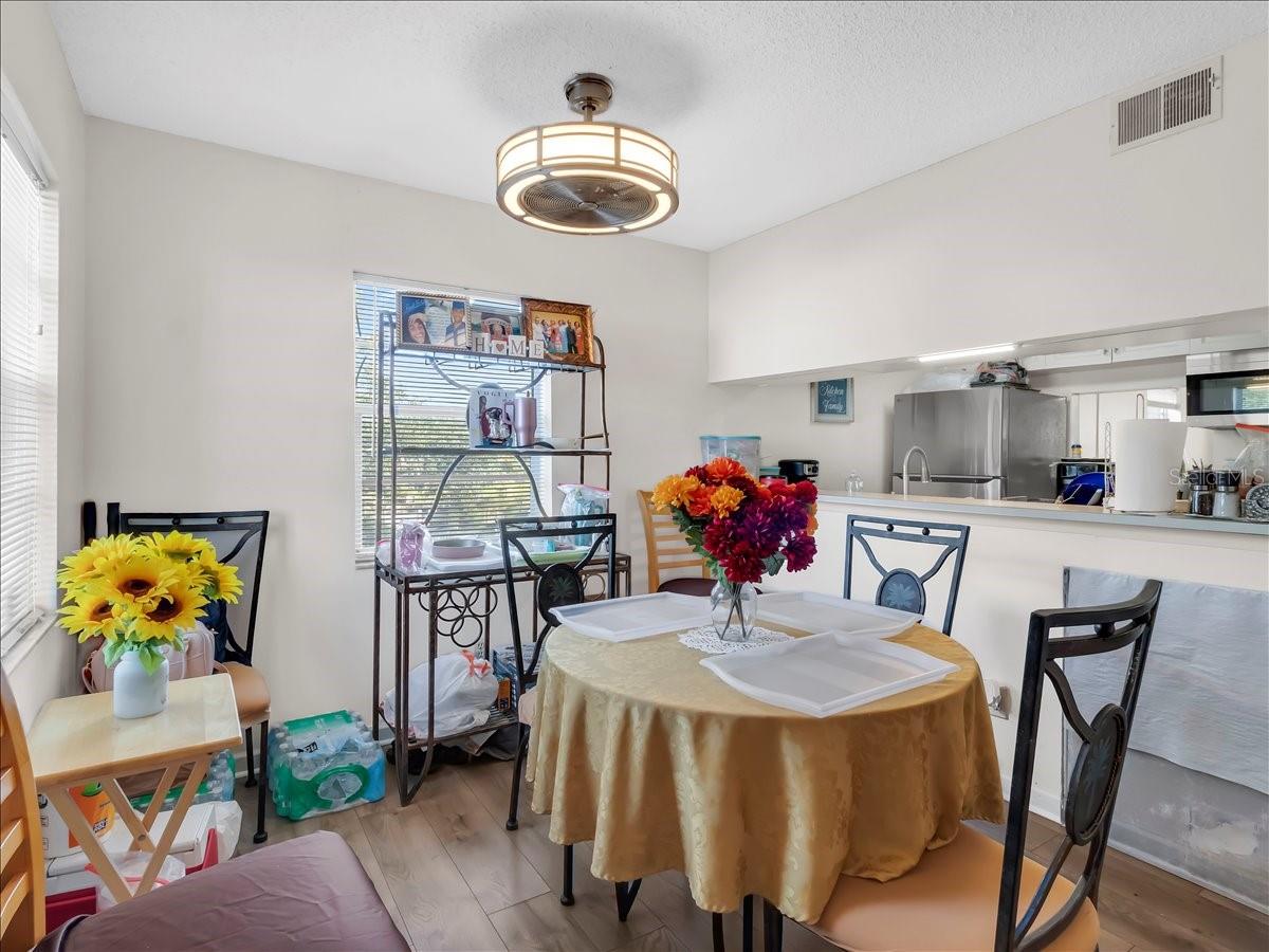 Listing photo id 1 for 7128 Waterside Drive 7128