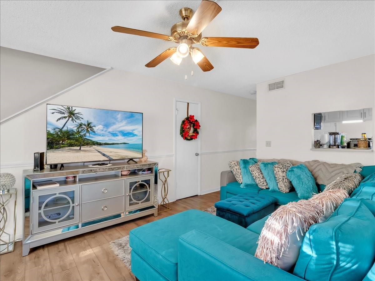 Listing photo id 5 for 7128 Waterside Drive 7128