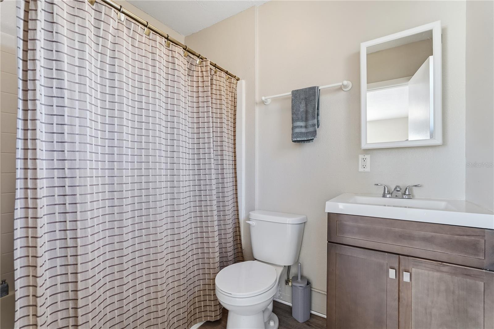 Image 28 of 33 For 500 Tarpon Avenue