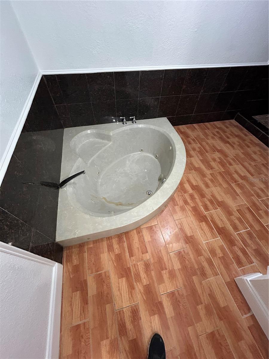 Image 20 of 44 For 8006 Rome Avenue