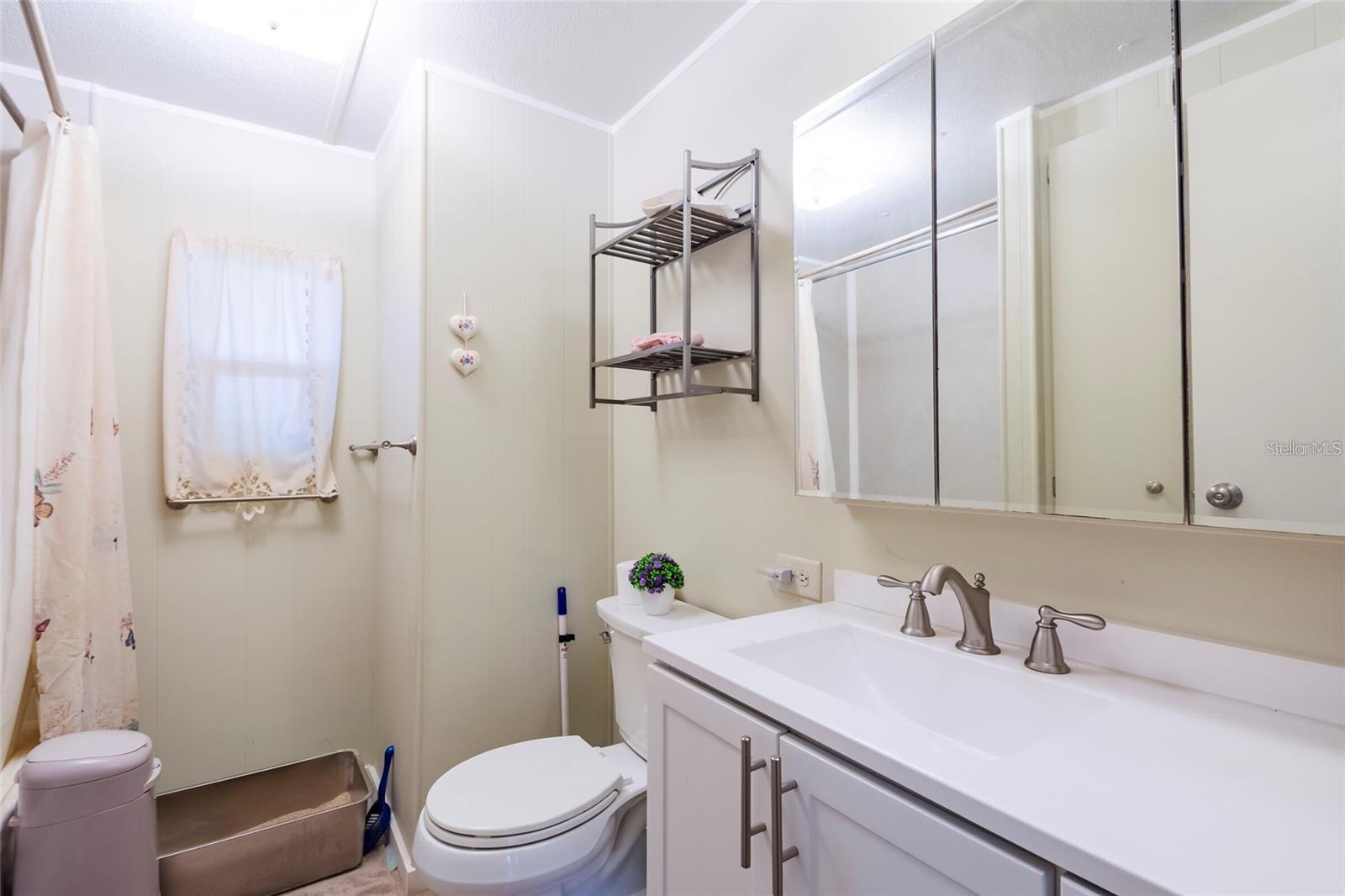 Listing photo id 9 for 7154 El Meyers Street