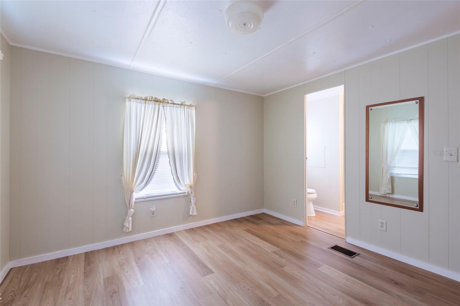 Listing photo id 12 for 7154 El Meyers Street