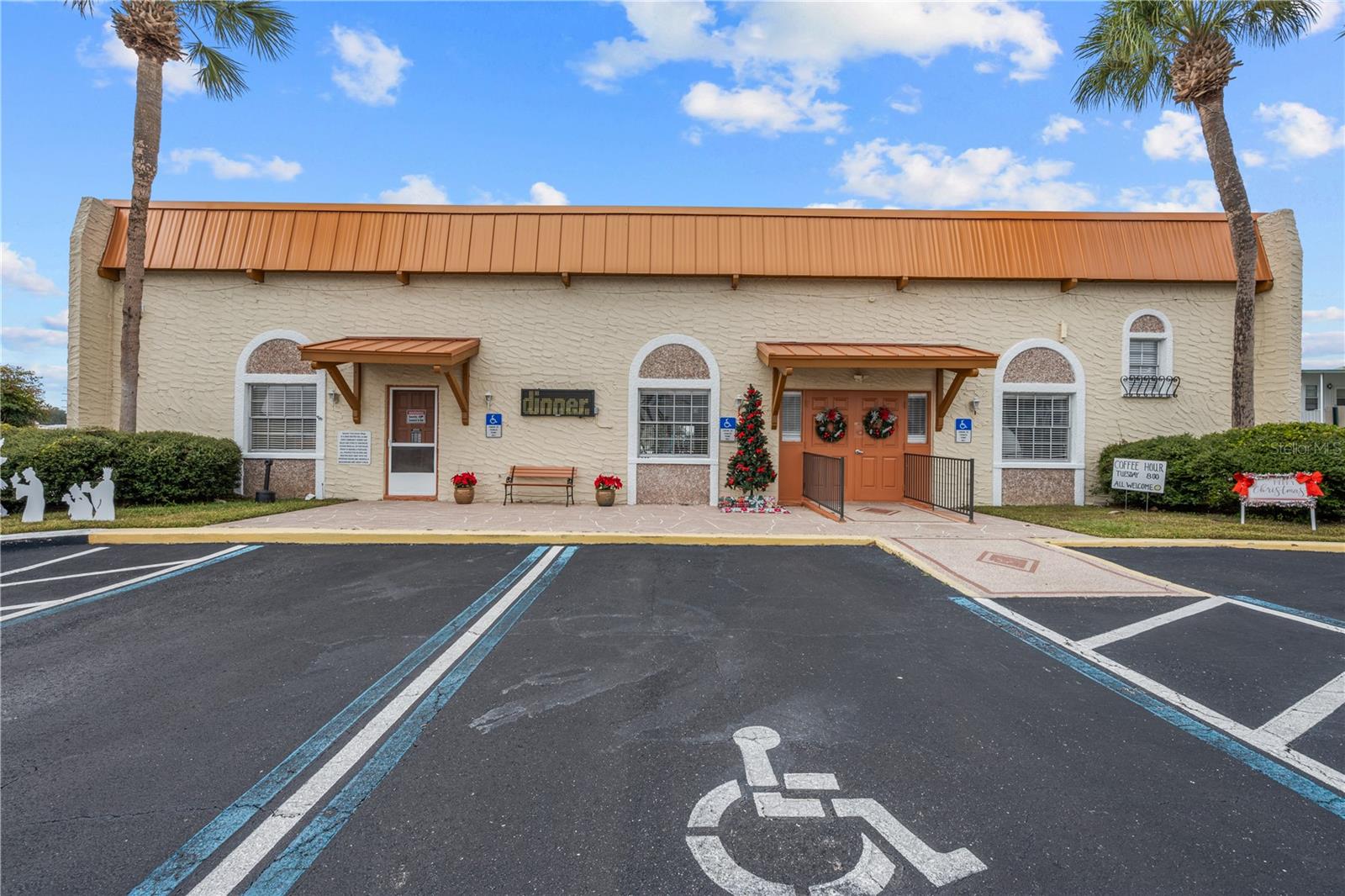 Listing photo id 13 for 7154 El Meyers Street