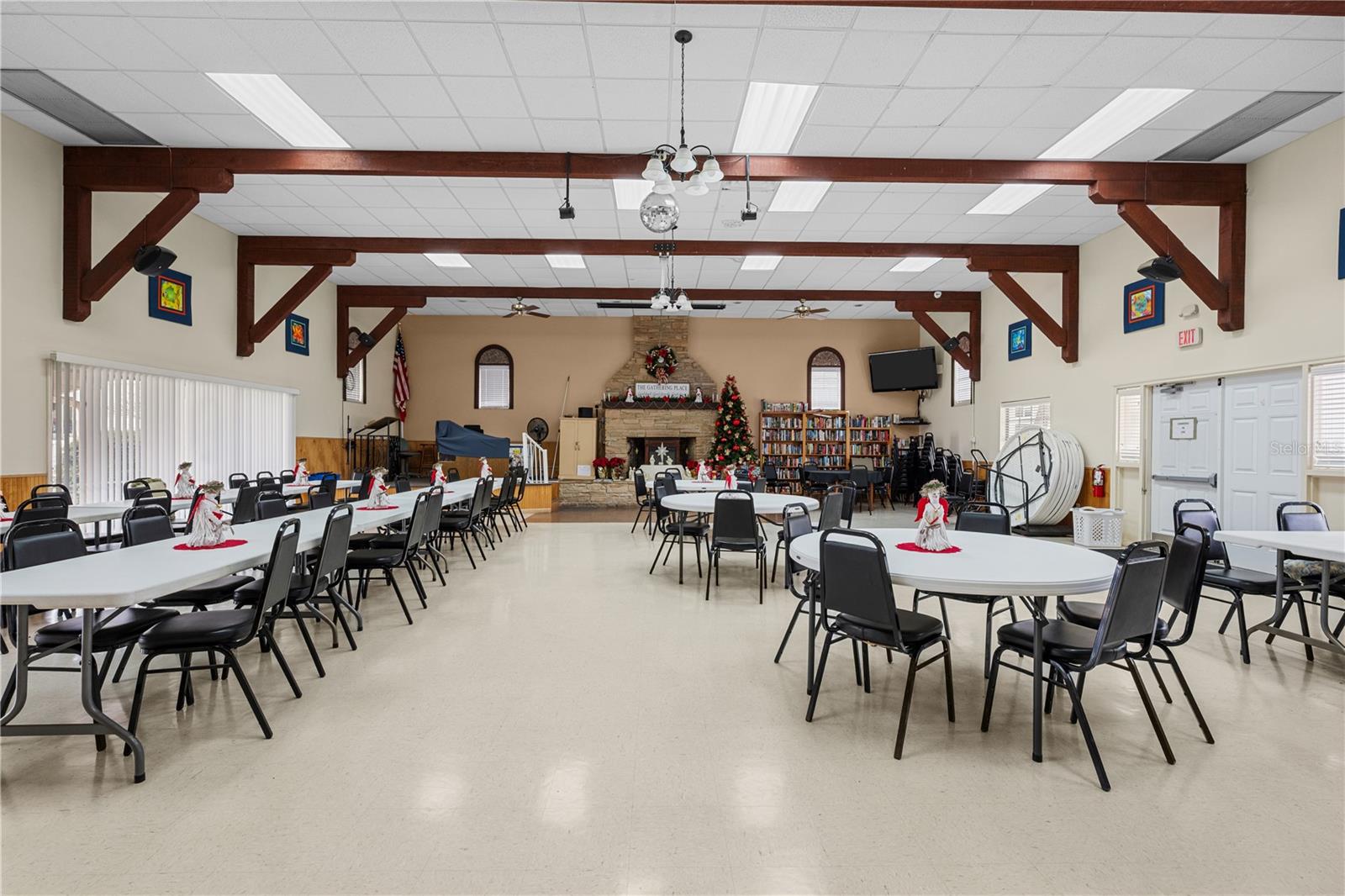 Listing photo id 14 for 7154 El Meyers Street