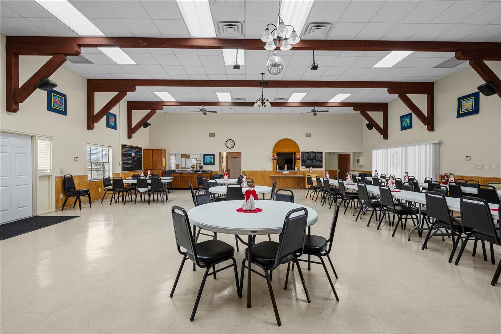 Listing photo id 15 for 7154 El Meyers Street