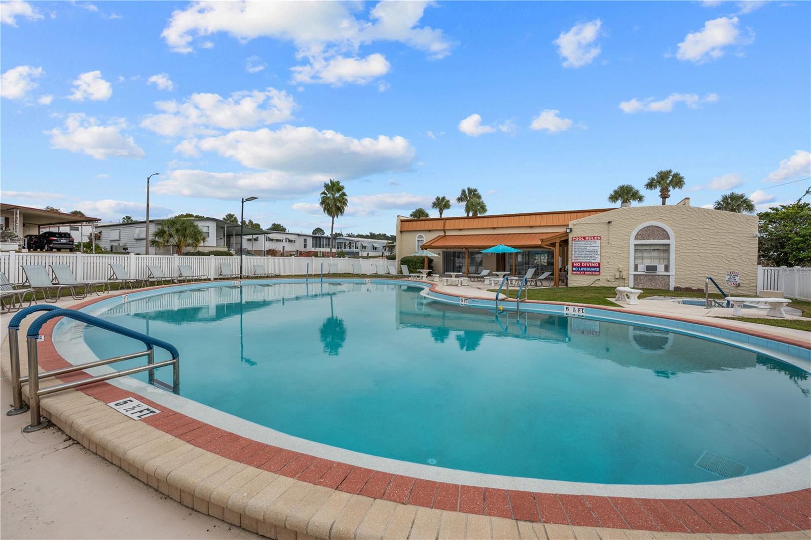 Listing photo id 24 for 7154 El Meyers Street