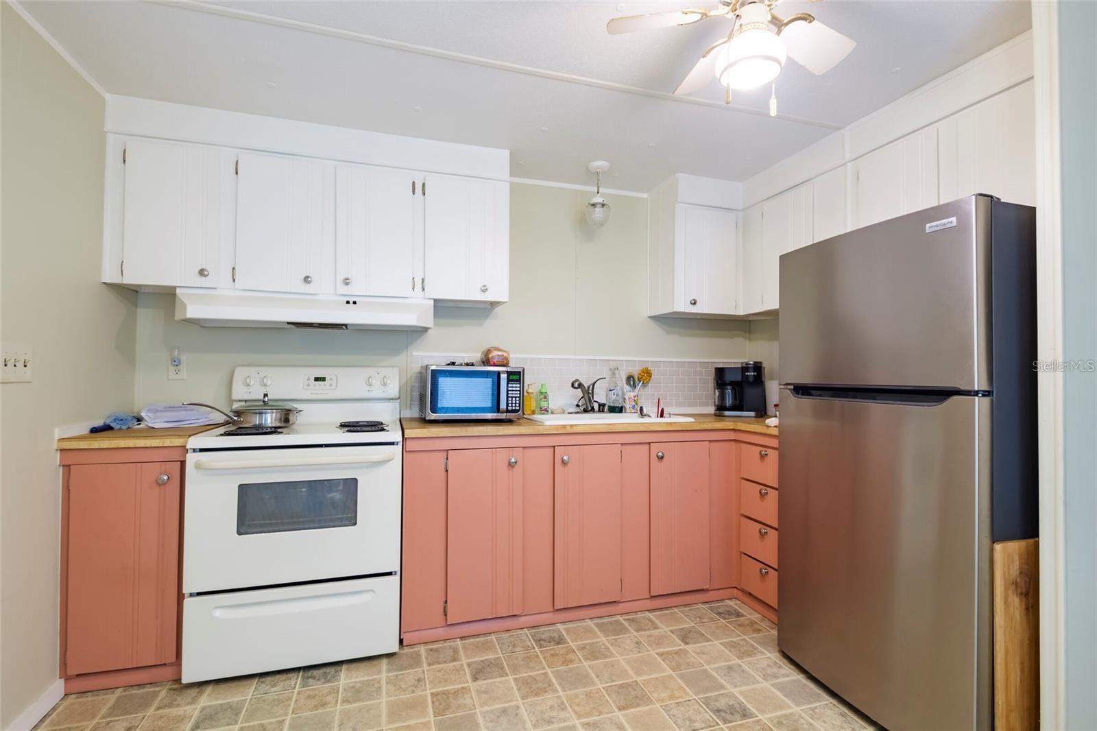 Listing photo id 3 for 7154 El Meyers Street