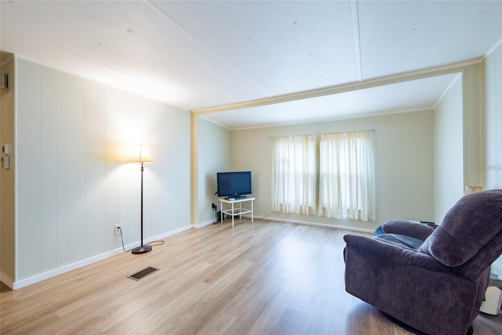 Listing photo id 4 for 7154 El Meyers Street