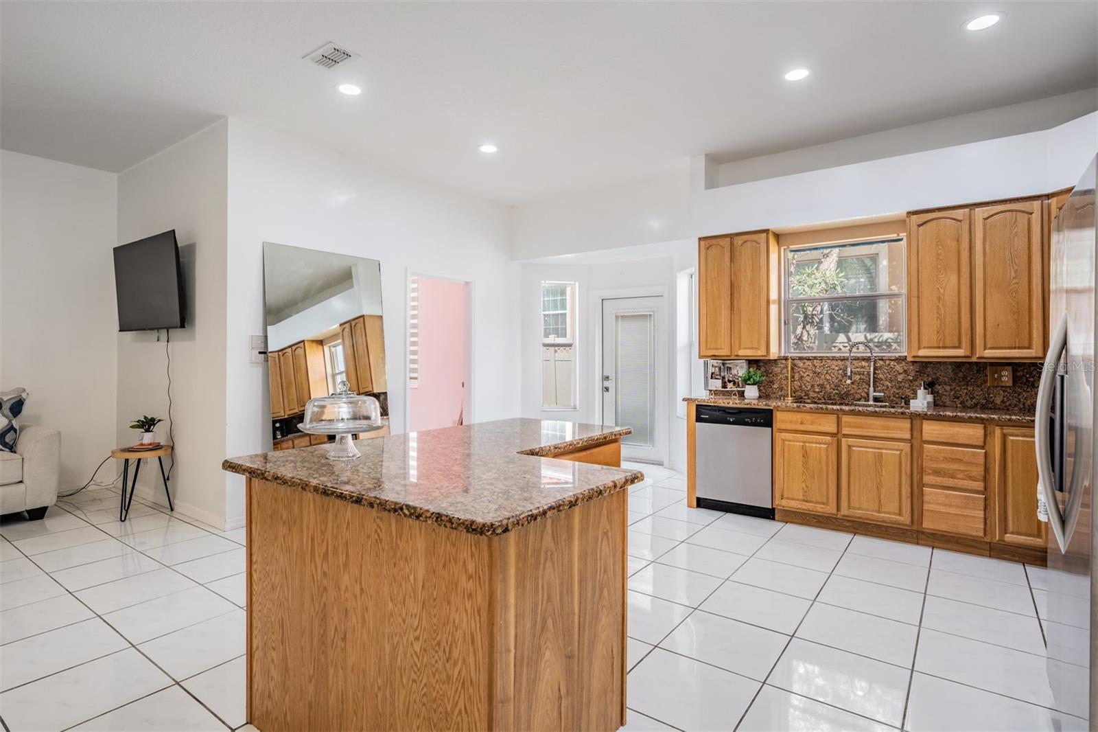 Image 24 of 40 For 8905 Hamilton Avenue