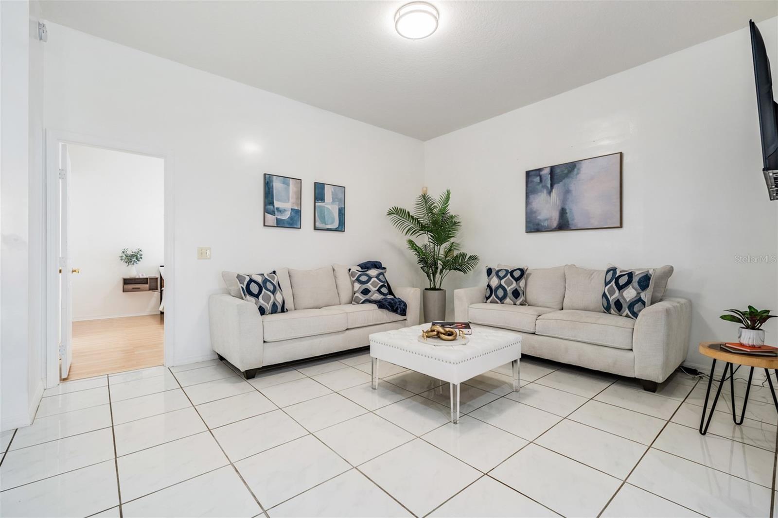 Image 29 of 40 For 8905 Hamilton Avenue