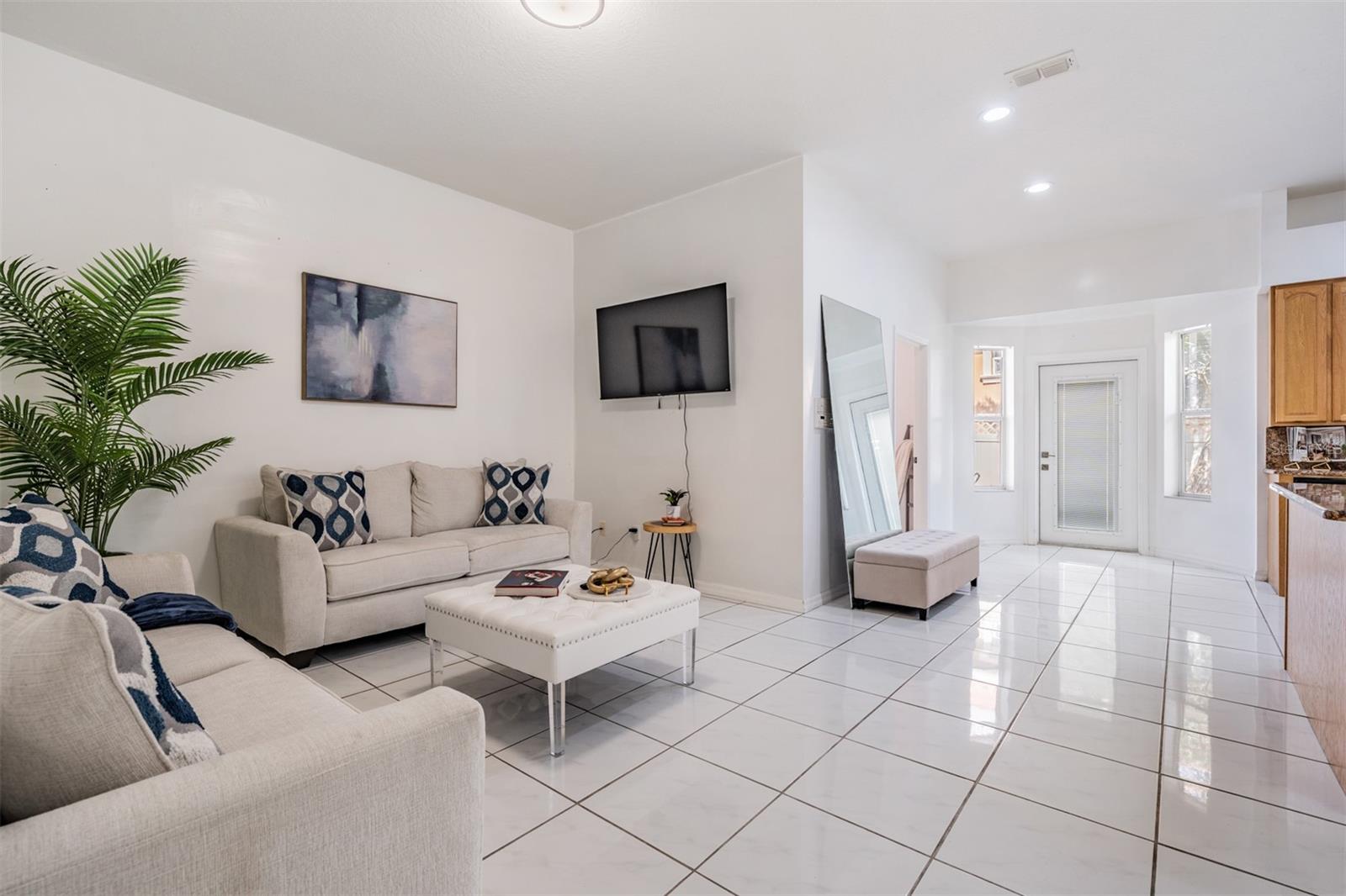 Image 31 of 40 For 8905 Hamilton Avenue