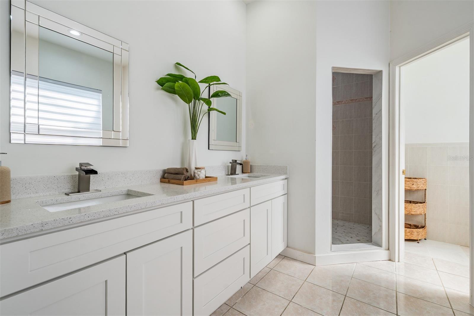 Image 37 of 40 For 8905 Hamilton Avenue