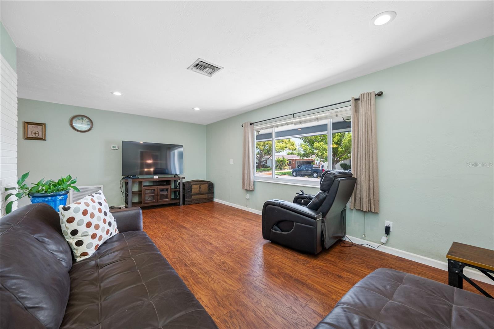 Image 9 of 36 For 1900 60th Way N