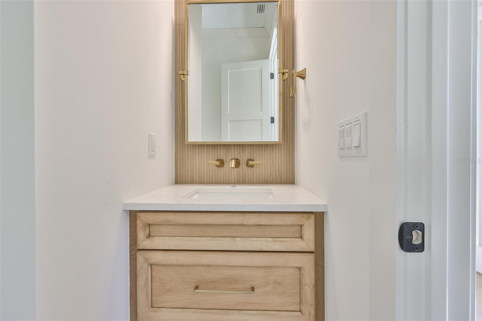 Image 11 of 100 For 4123 Corona Street