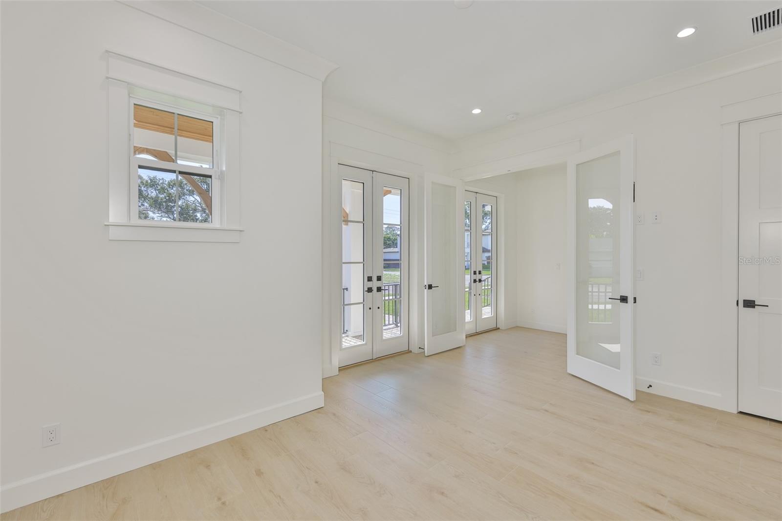 Image 14 of 100 For 4123 Corona Street