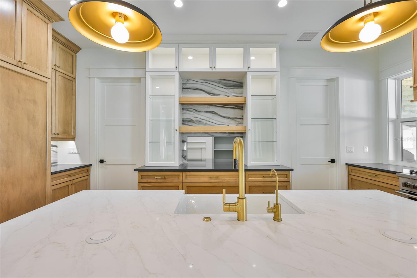 Image 41 of 100 For 4123 Corona Street