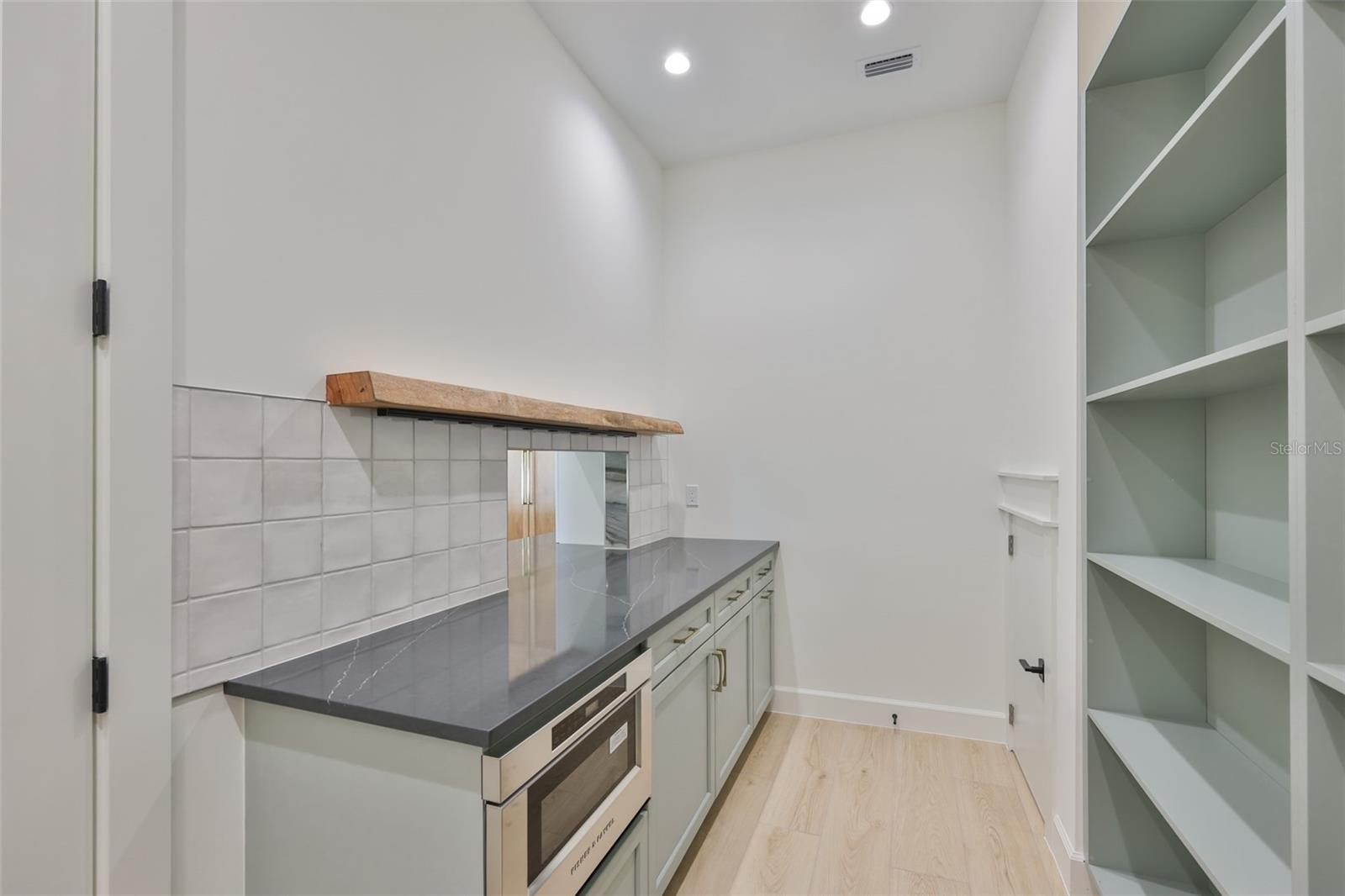 Image 52 of 100 For 4123 Corona Street