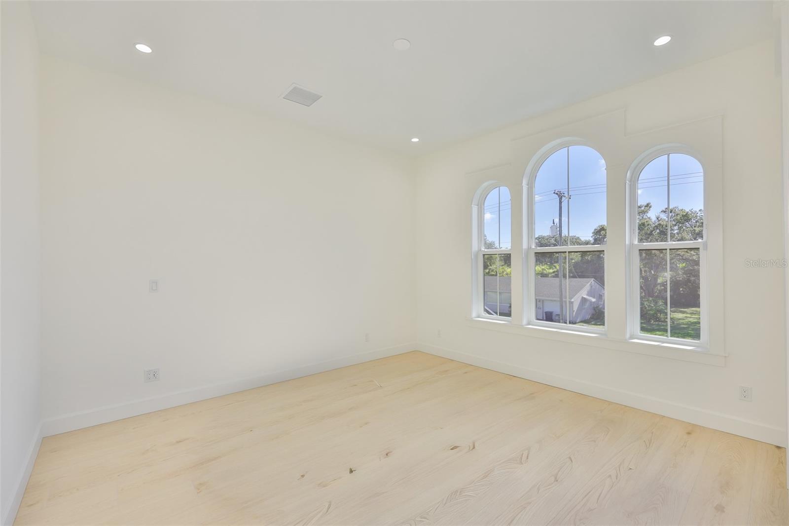 Image 55 of 100 For 4123 Corona Street