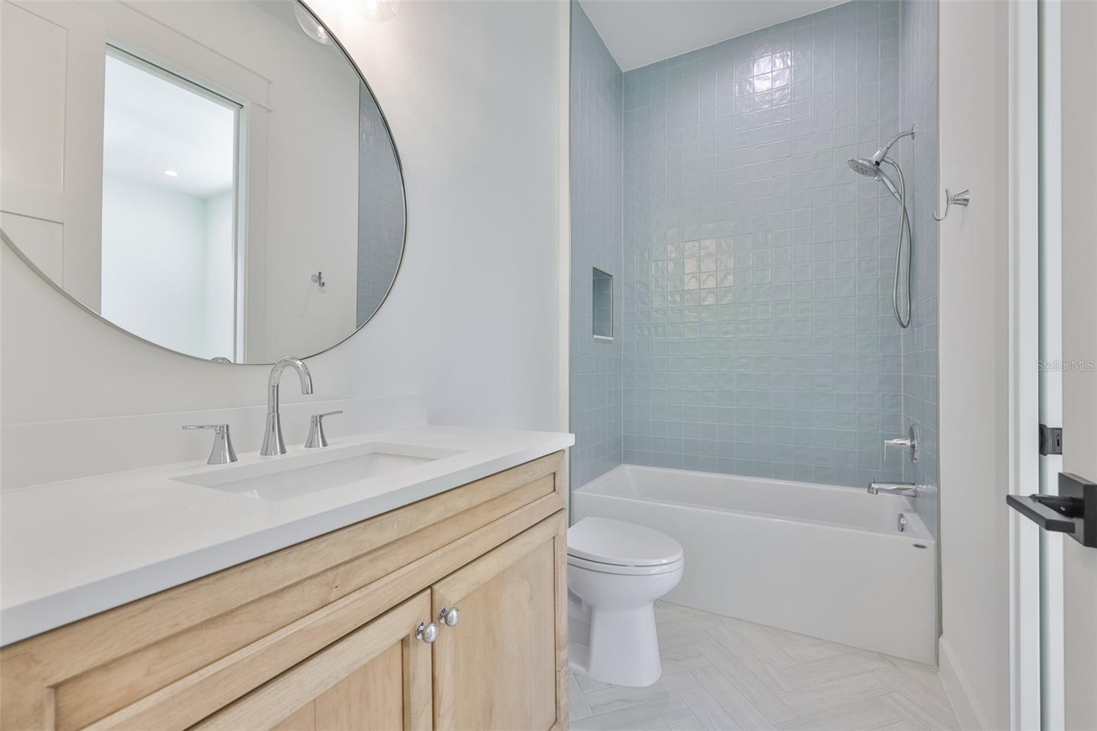 Image 58 of 100 For 4123 Corona Street