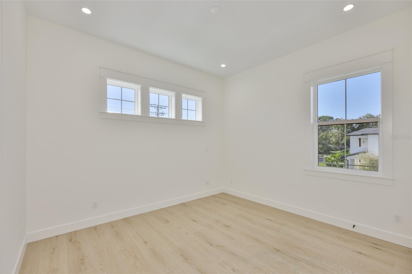 Image 59 of 100 For 4123 Corona Street