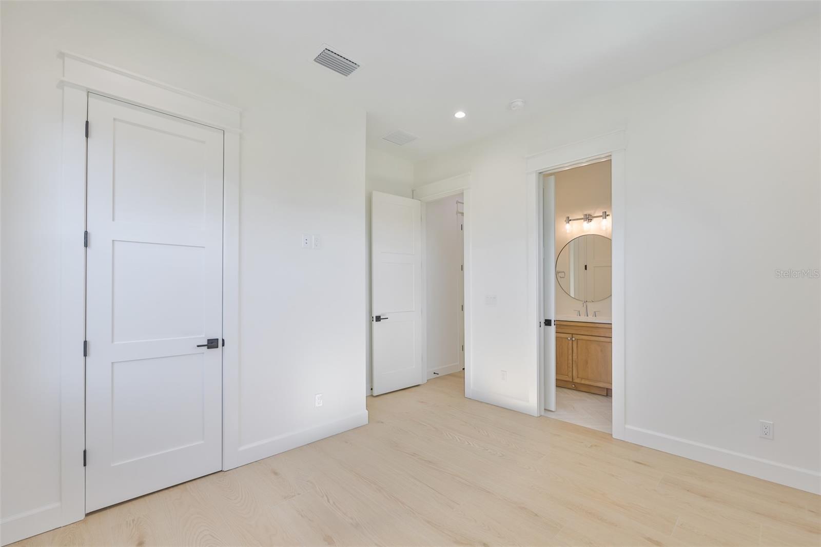 Image 61 of 100 For 4123 Corona Street