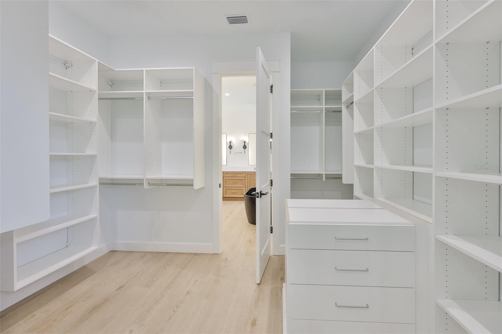 Image 72 of 100 For 4123 Corona Street