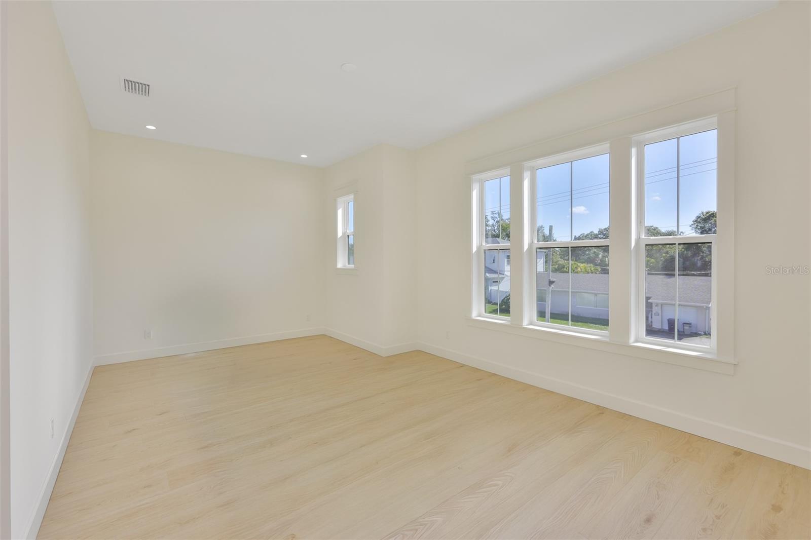 Image 74 of 100 For 4123 Corona Street