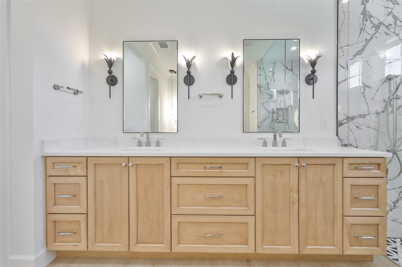 Image 82 of 100 For 4123 Corona Street