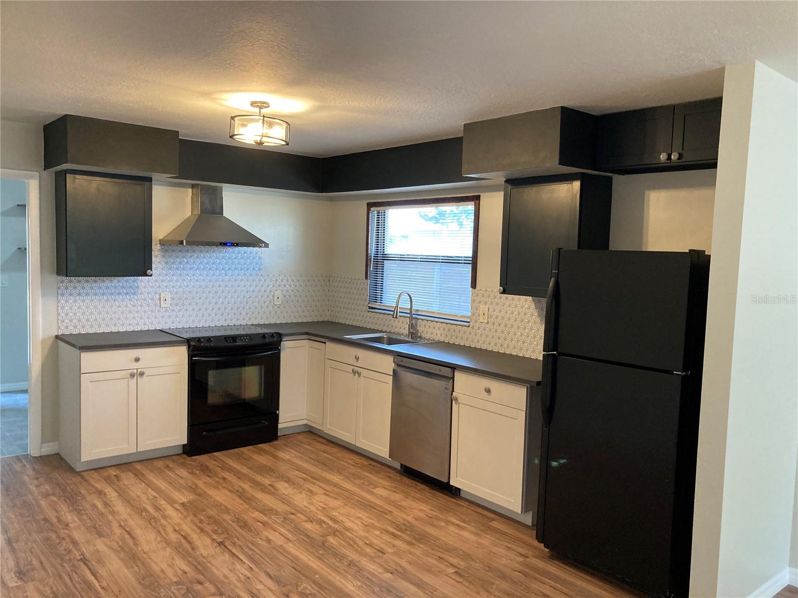 Image 6 of 25 For 2028 29th Avenue N