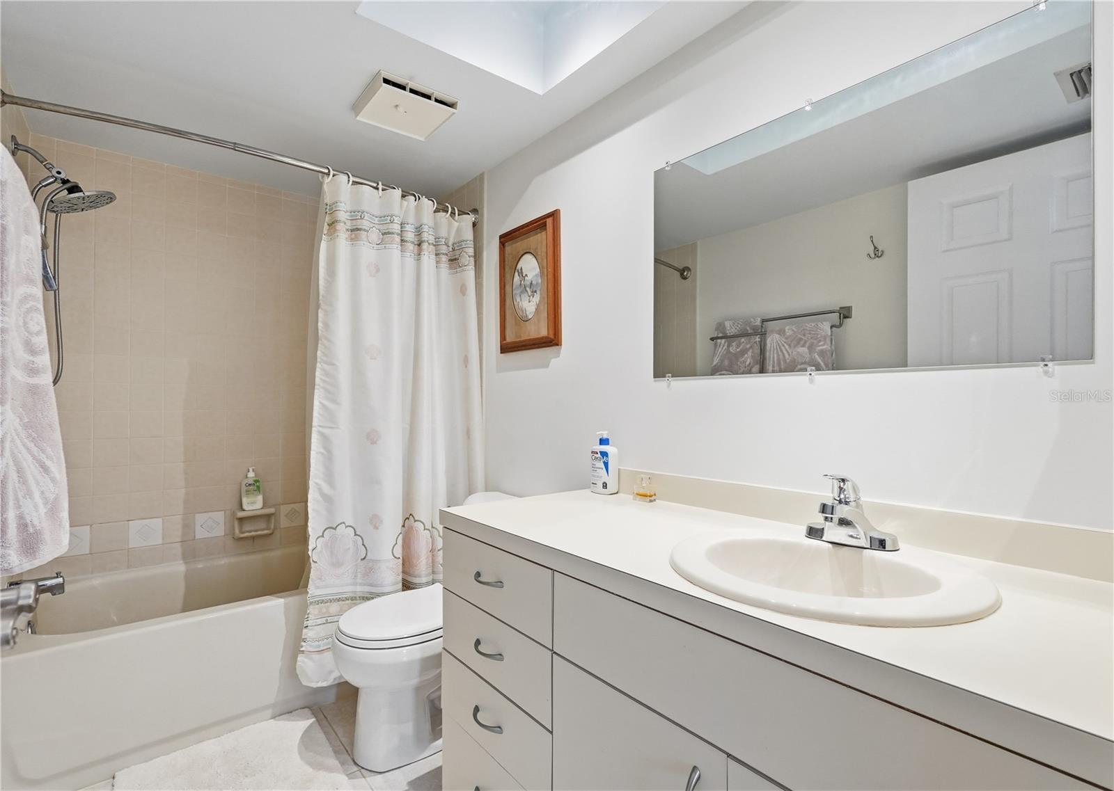 Image 17 of 21 For 3203 Landmark Drive 2204