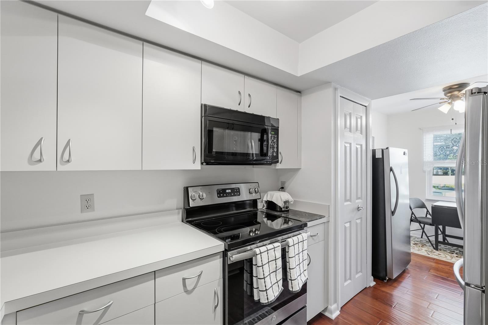 Image 8 of 21 For 3203 Landmark Drive 2204