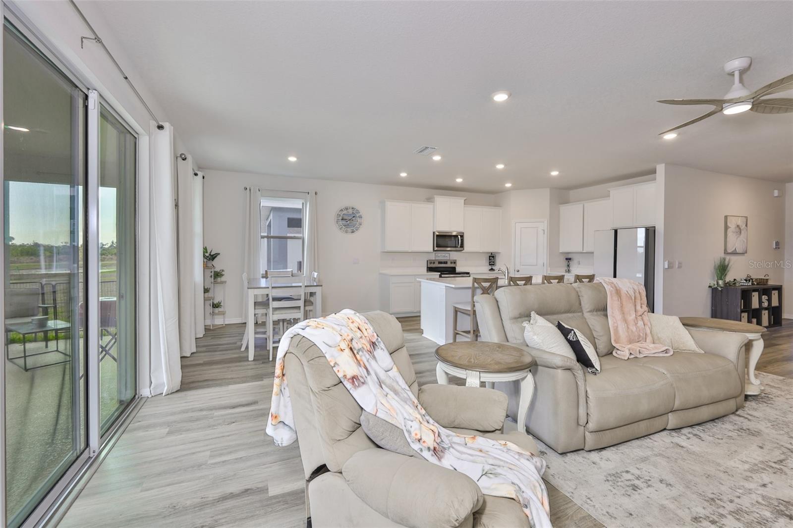 Image 6 of 47 For 5640 Silver Moonlight Drive