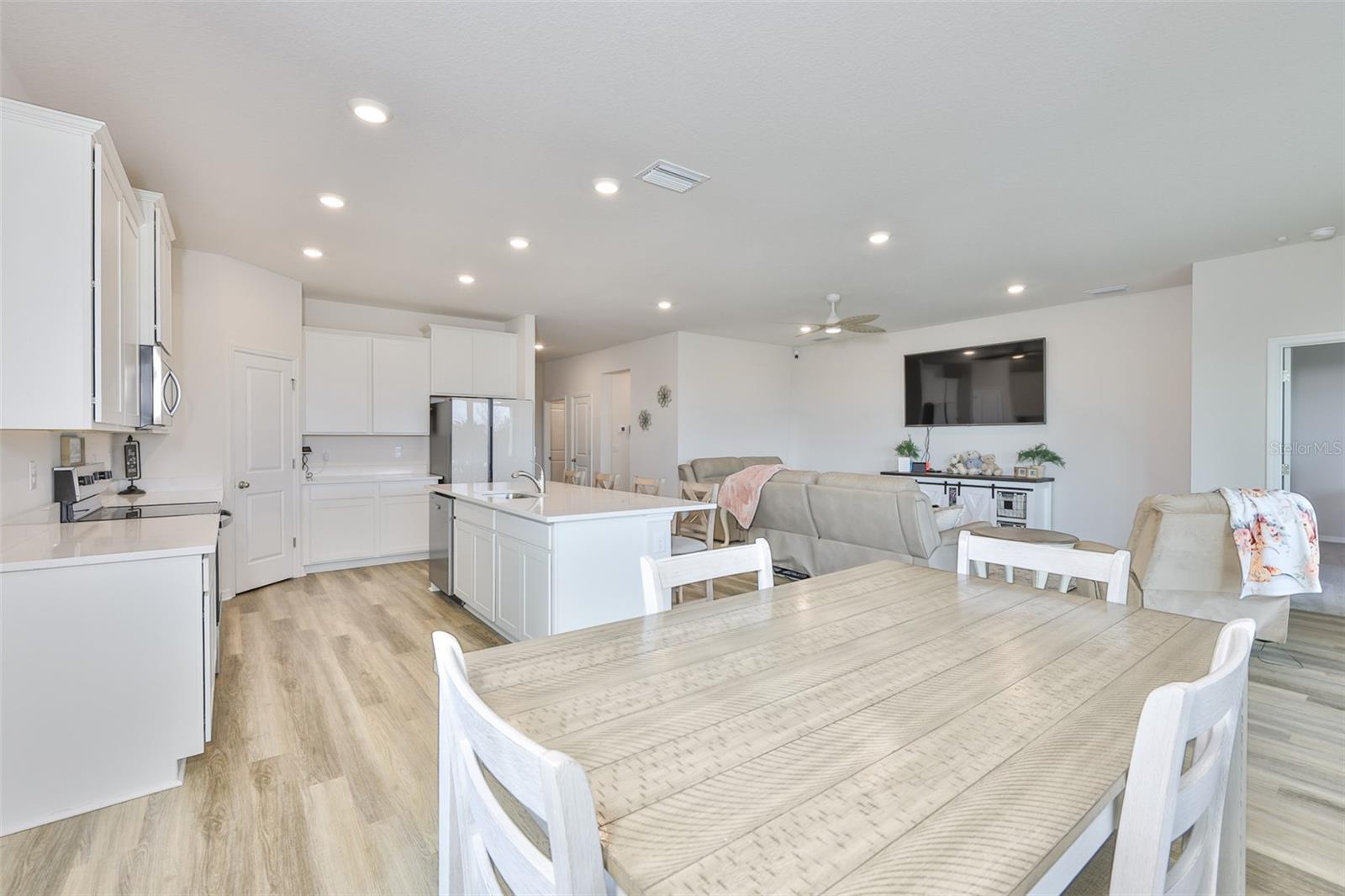 Image 8 of 47 For 5640 Silver Moonlight Drive