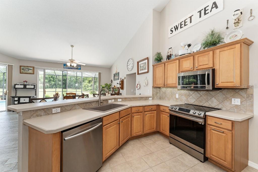 Image 13 of 36 For 19115 98th Loop