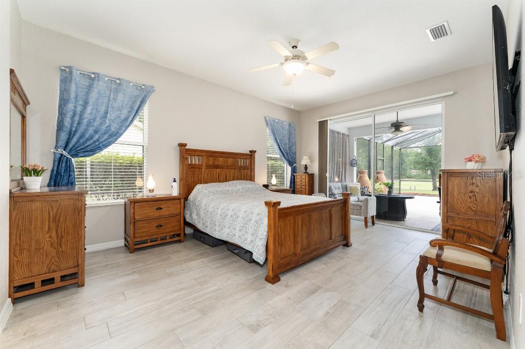 Image 18 of 36 For 19115 98th Loop