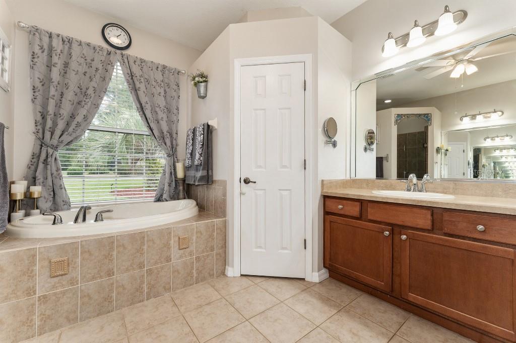 Image 19 of 36 For 19115 98th Loop