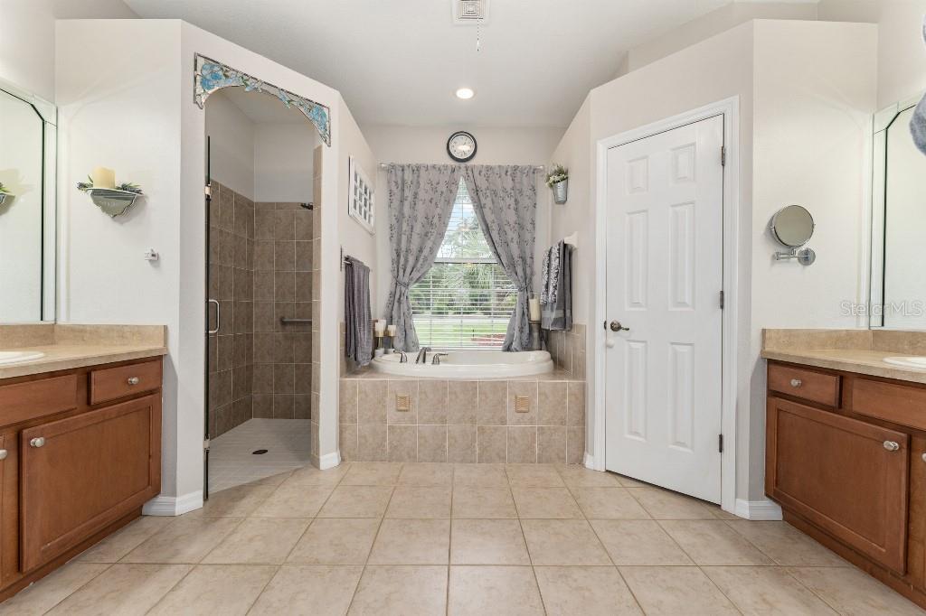 Image 21 of 36 For 19115 98th Loop