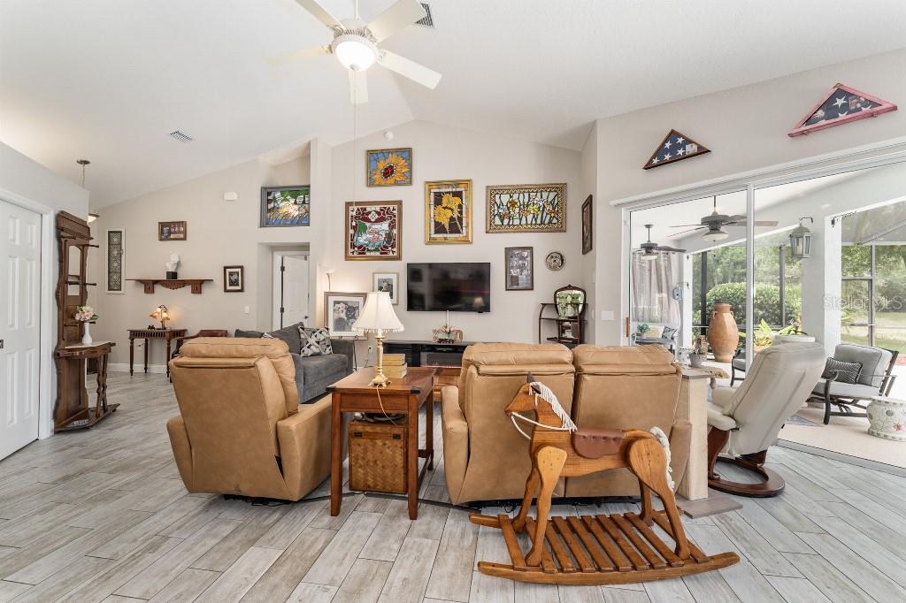 Image 6 of 36 For 19115 98th Loop