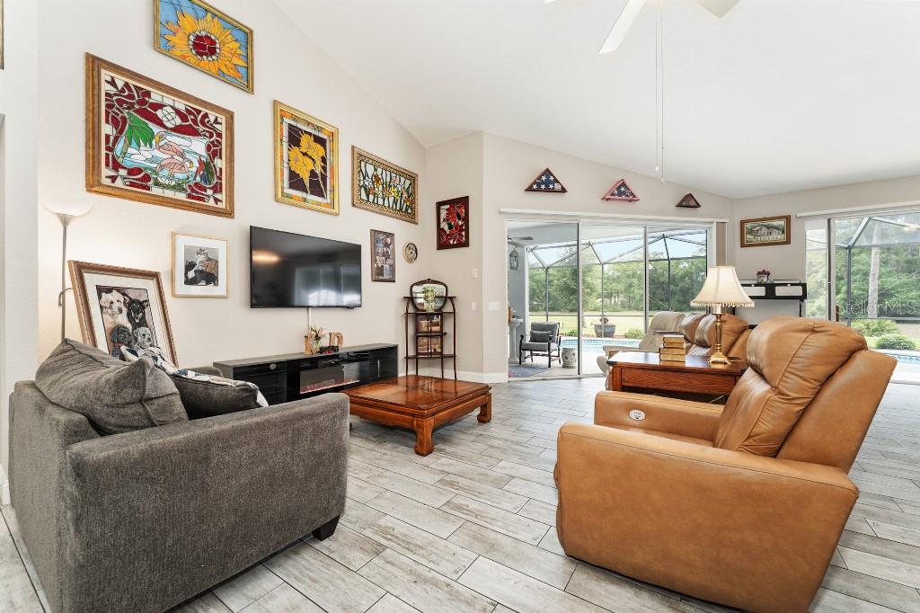 Image 8 of 36 For 19115 98th Loop