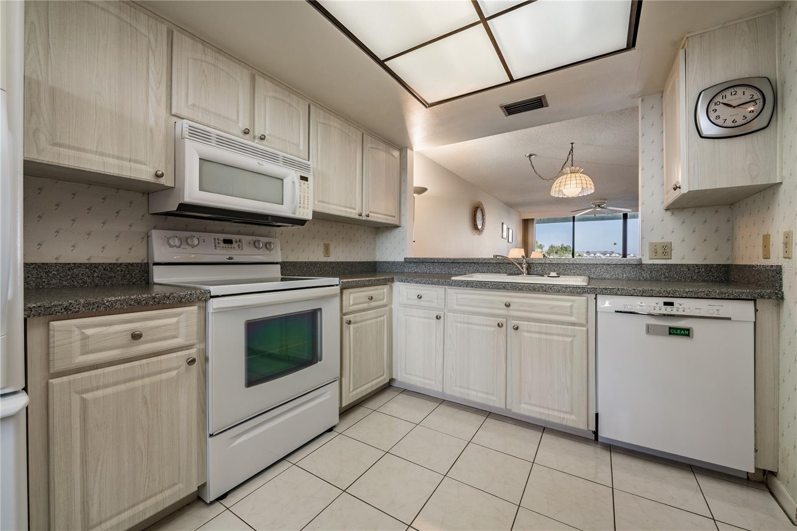 Image 7 of 47 For 11590 Shipwatch Drive 347