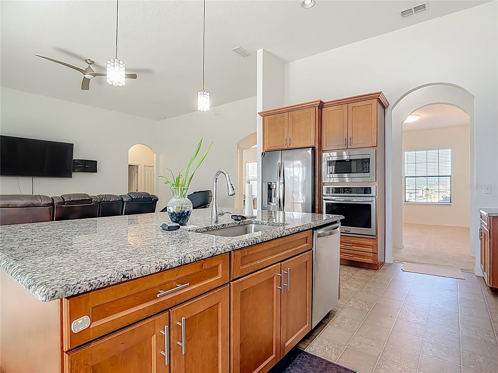 Image 11 of 36 For 4022 Dinner Lake Way