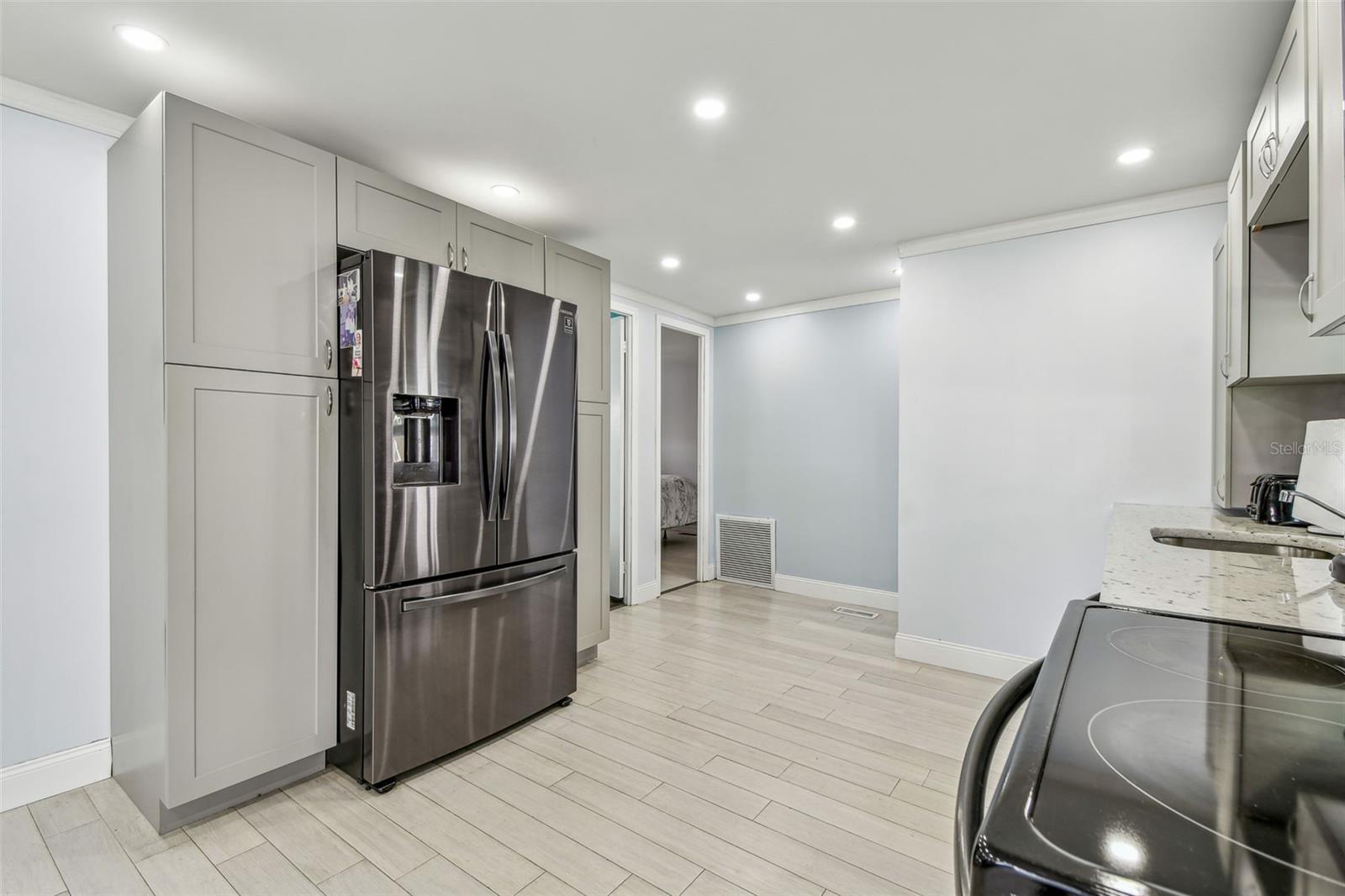 Image 20 of 73 For 12651 Seminole Boulevard 2c