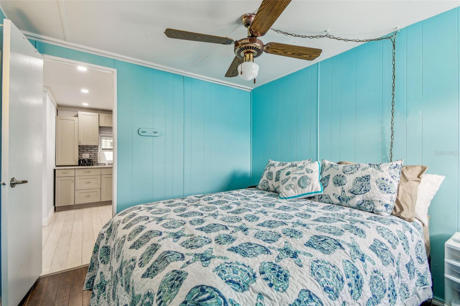 Image 21 of 73 For 12651 Seminole Boulevard 2c